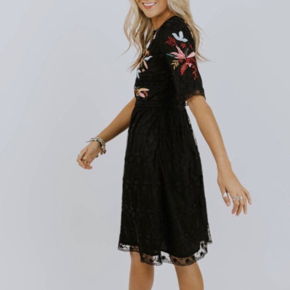 ChicsOne Naomi Embroidered Short Sleeve Midi Dress - NWT! - Picture 5 of 5